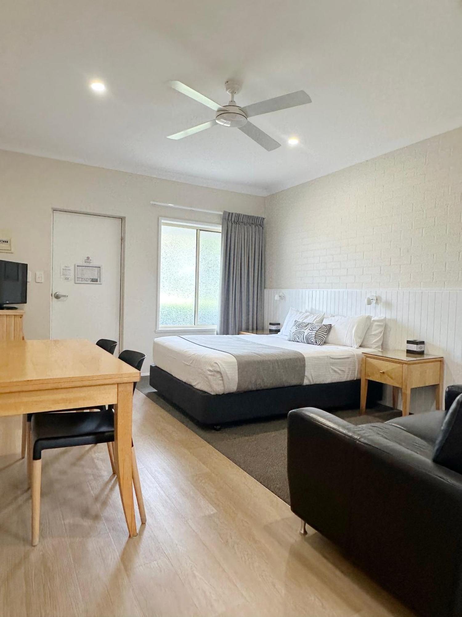 Catalina Macquarie Motel Toronto